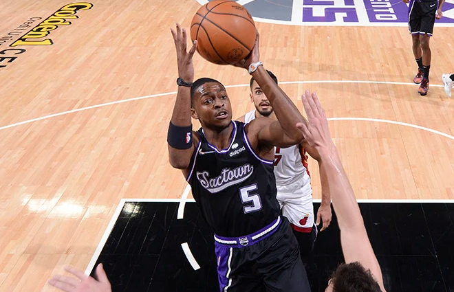  福克斯关键抢断锁定胜局，国王加时险胜独行侠止连败