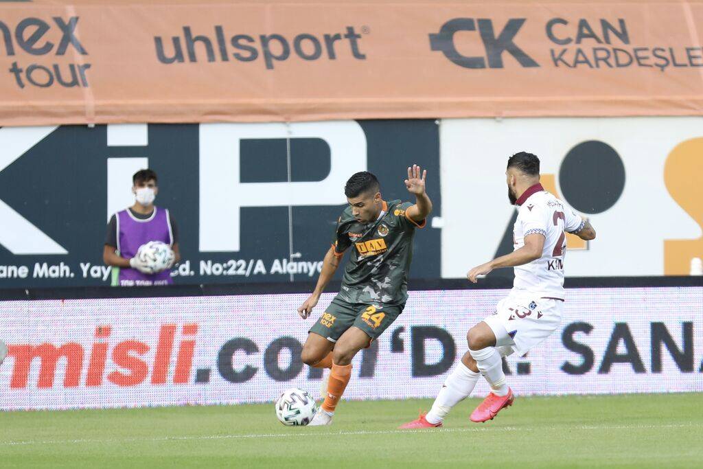  热刺与切尔西上演进球大战握手言和